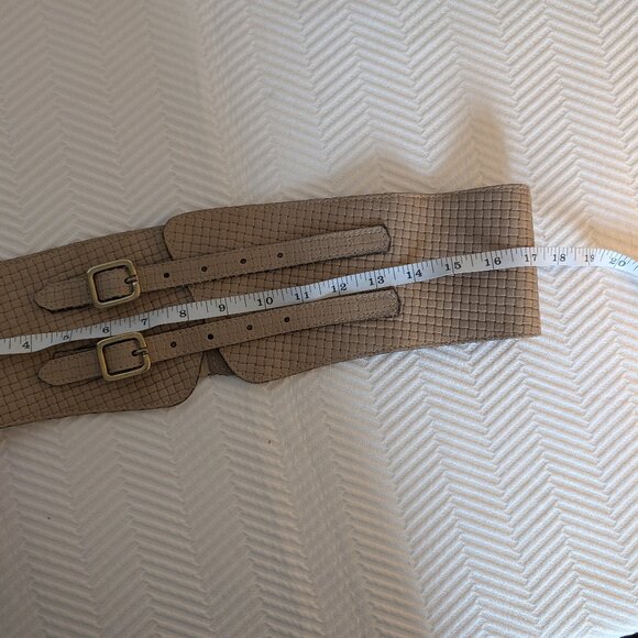Elegant Tan Waist Belt - Picture 5 of 10